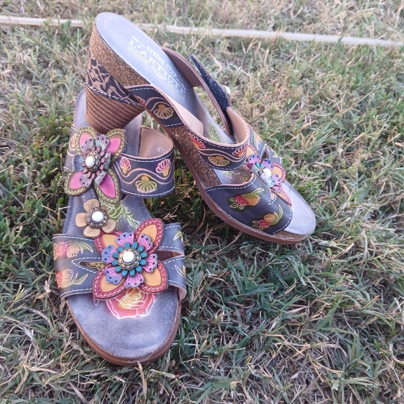 L'Artiste Spring Step Heeled Sandals Sz 37 Floral Leather Hand Painted Colorful - Picture 1 of 13